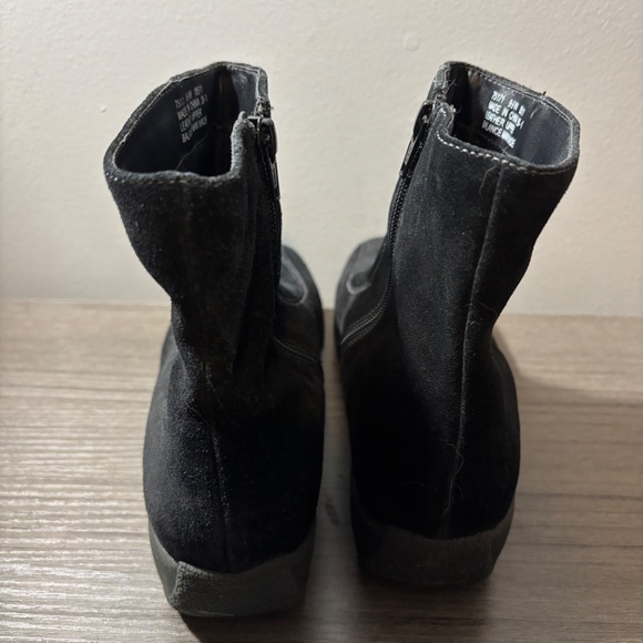 Clarks Black Suede Booties Size 9.5W - Picture 5 of 8